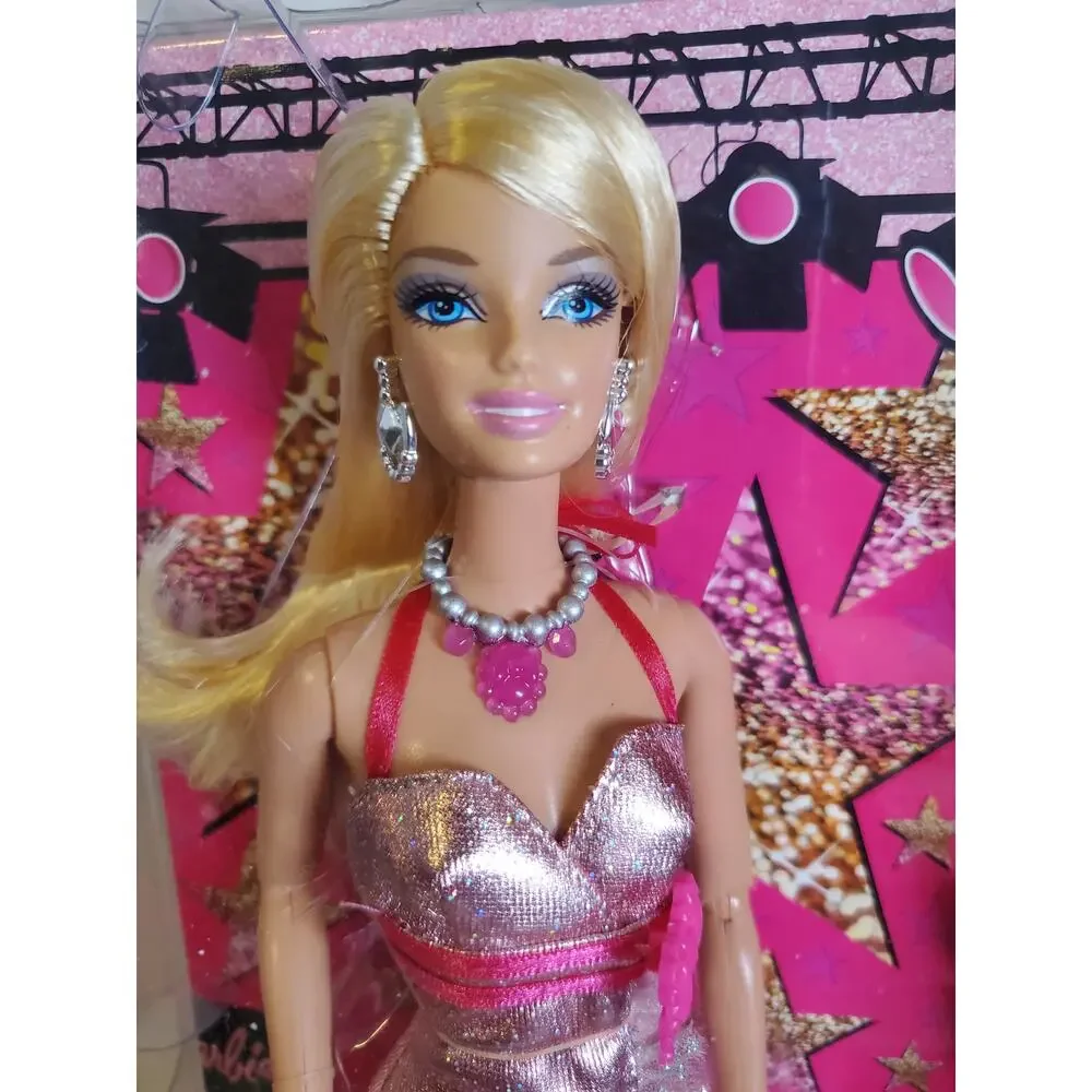 Barbie - Fashionista Doll- by Mattel 2012